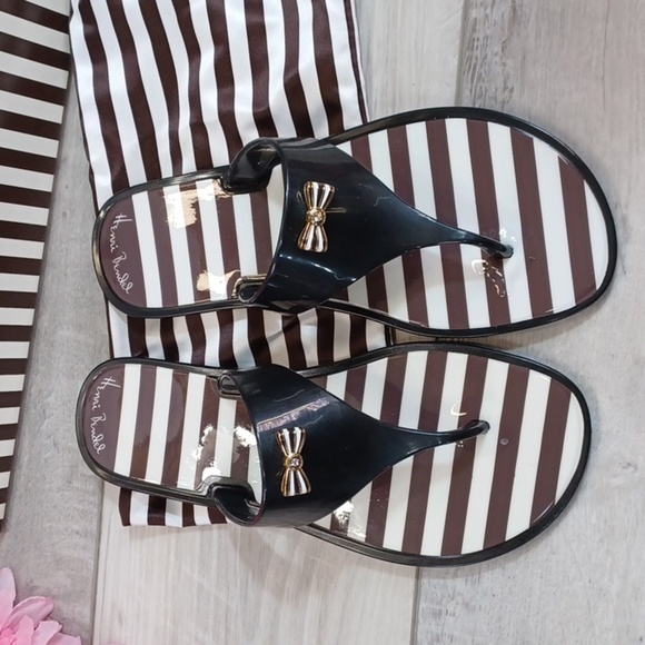 Henri Bendel Centennial Stripes Flip Flops NIB - Picture 2 of 11